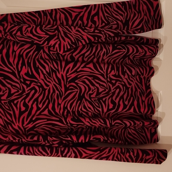 NWOT Jones New York Red & Black Animal Print Top, Size 2X, 100% cotton - Picture 3 of 4